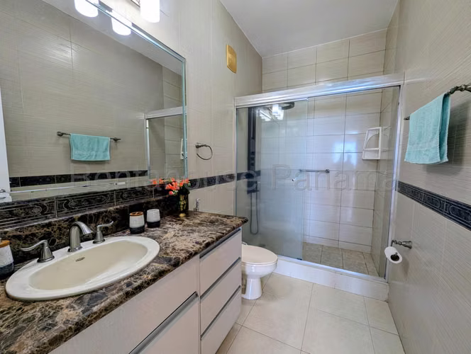 Alquiler de Apartamento Con Hermosa Vista al Mar en Av Balboa 27*2882Mfk