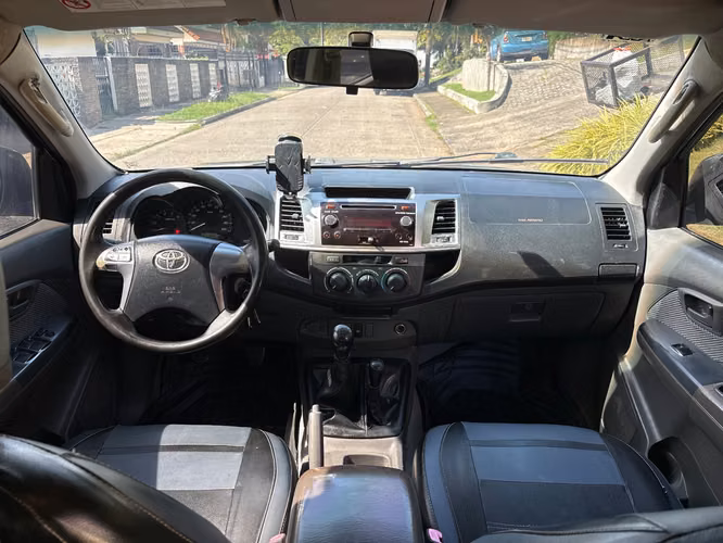 Toyota Hilux Manual 4x4 - Imagen 8