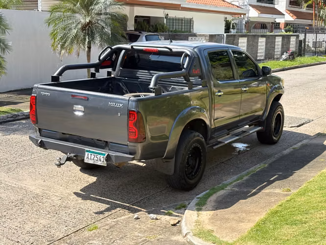 Toyota Hilux Manual 4x4 - Imagen 5