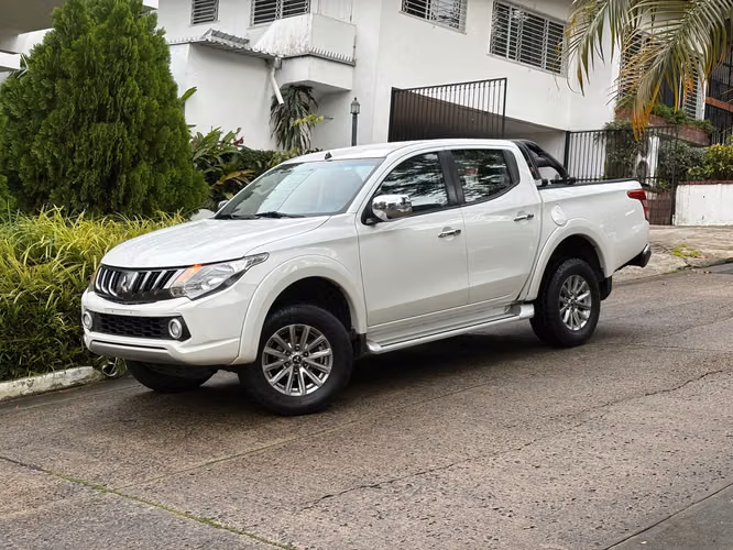 Mitsubishi L200 Automático 4x4  - Imagen 3