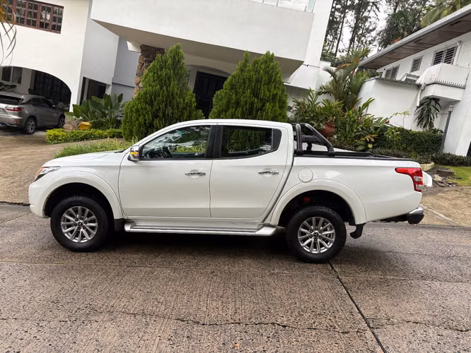 Mitsubishi L200 Automático 4x4  - Imagen 2
