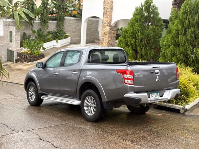 Mitsubishi L200 Automático 4x4  - Imagen 2