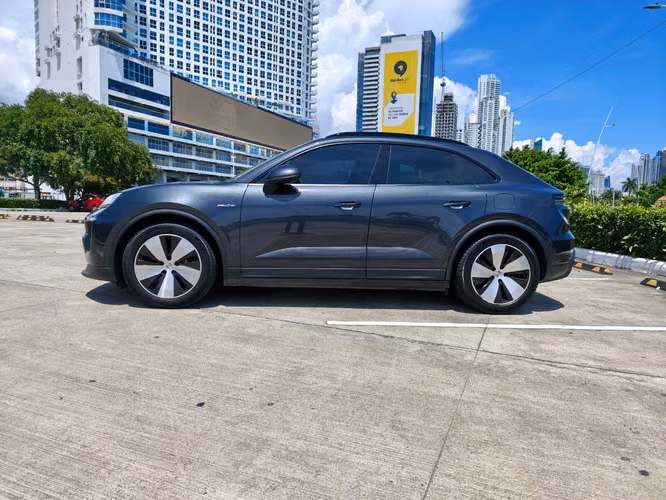 Porsche Macan 4