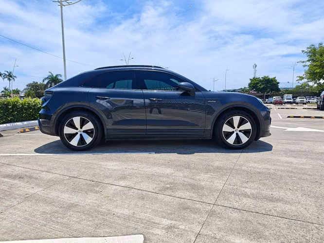 Porsche Macan 4