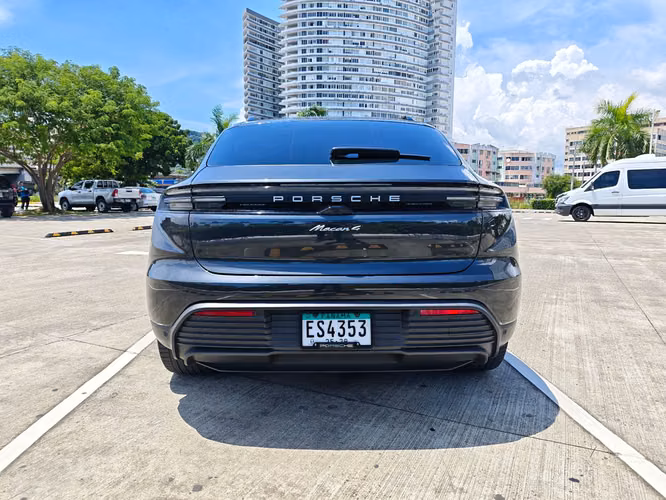 Porsche Macan 4
