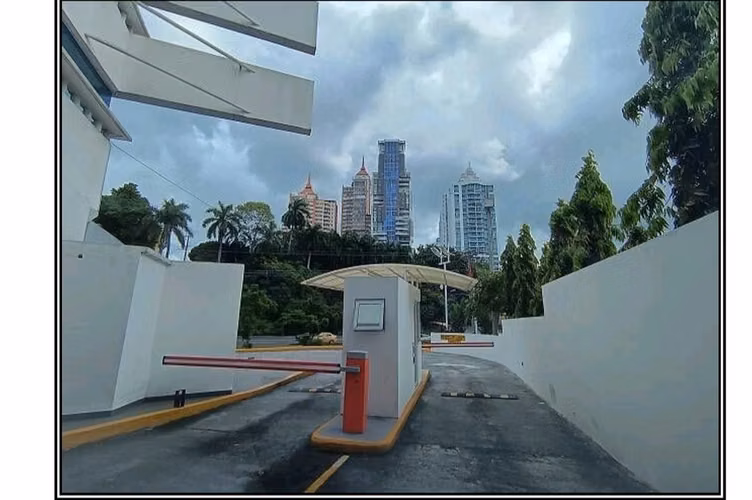 Se alquila céntrica oficina semi amoblada - Imagen 15
