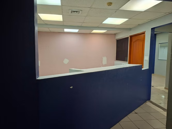 Local Comercial en Alquiler-Plaza Agora, Chanis - Imagen 3
