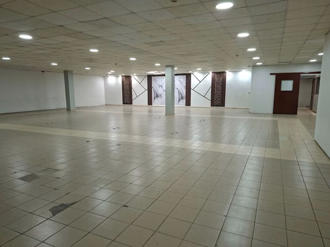 Local Comercial en Alquiler-Plaza Agora, Chanis - Imagen 2