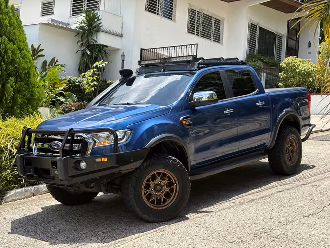 Ford Ranger XLT Full Extras Automático  - Imagen 1