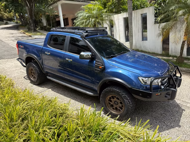 Ford Ranger XLT Full Extras Automático  - Imagen 11