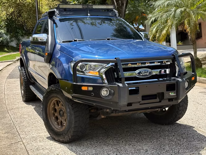 Ford Ranger XLT Full Extras Automático  - Imagen 3