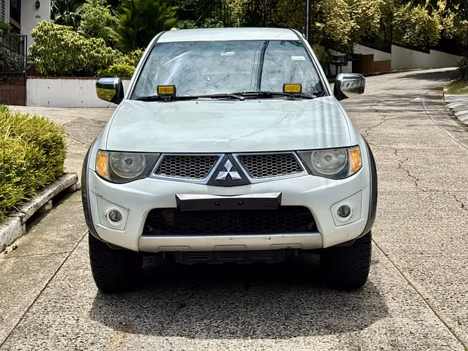 Mitsubishi L200 Sport Automático 4x4  - Imagen 14