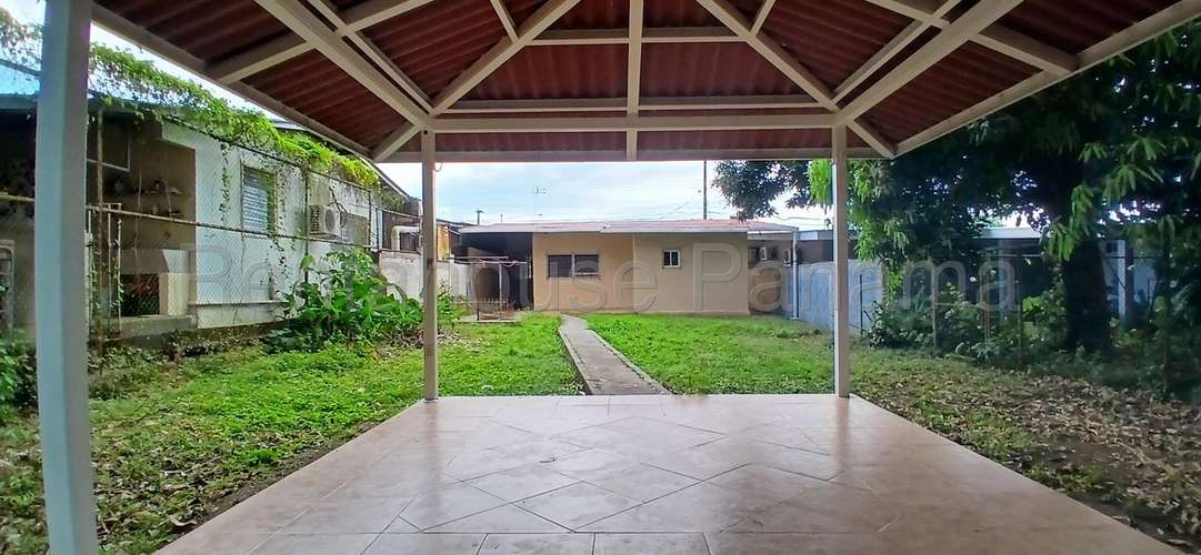 271746. Se vende casa 257m de construcción y 558m de terreno, 3 recámaras, 2 baños