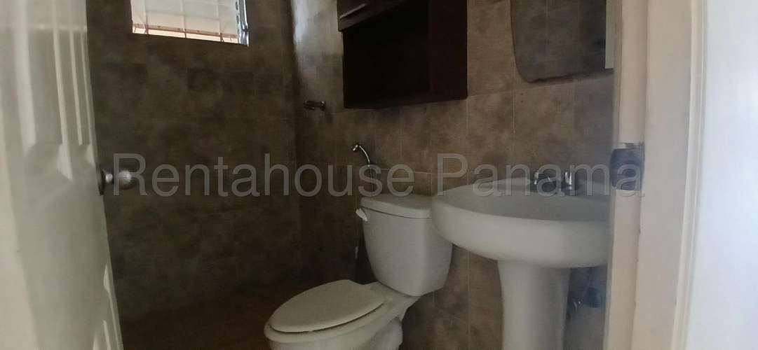 271746. Se vende casa 257m de construcción y 558m de terreno, 3 recámaras, 2 baños