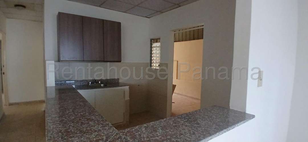 271746. Se vende casa 257m de construcción y 558m de terreno, 3 recámaras, 2 baños