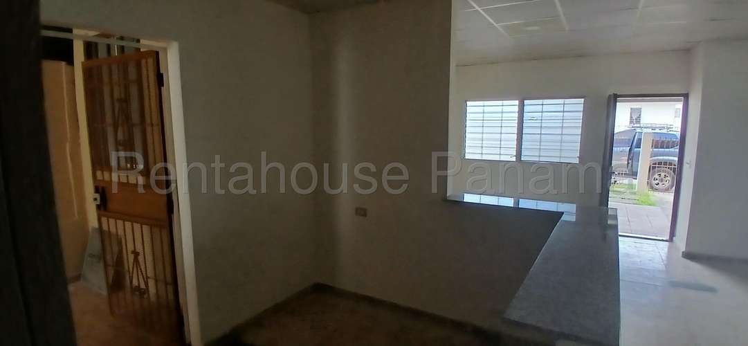 271746. Se vende casa 257m de construcción y 558m de terreno, 3 recámaras, 2 baños