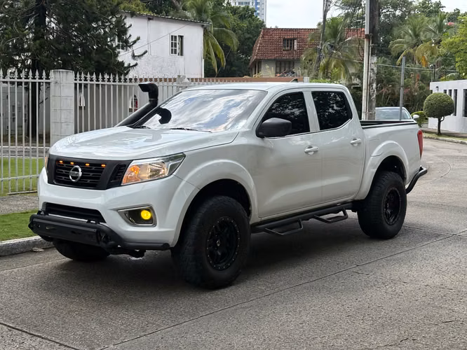 Nissan NP300 Manual 4x4 Japonés 