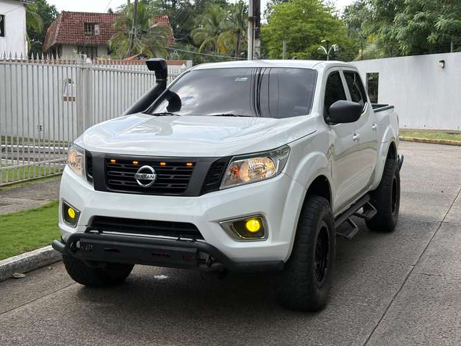 Nissan NP300 Manual 4x4 Japonés 