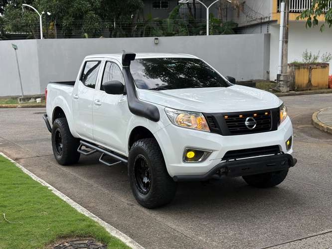 Nissan NP300 Manual 4x4 Japonés 