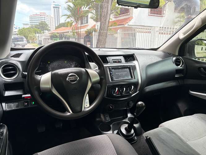 Nissan NP300 Manual 4x4 Japonés 