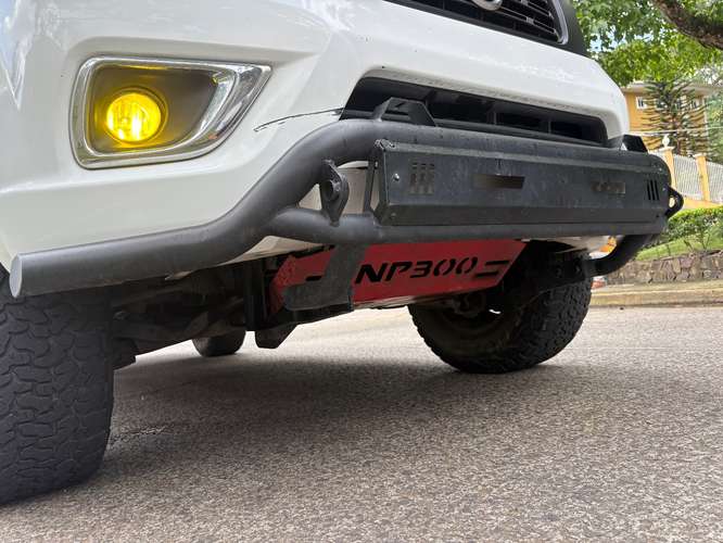 Nissan NP300 Manual 4x4 Japonés 
