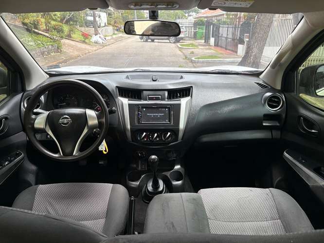 Nissan NP300 Manual 4x4 Japonés 