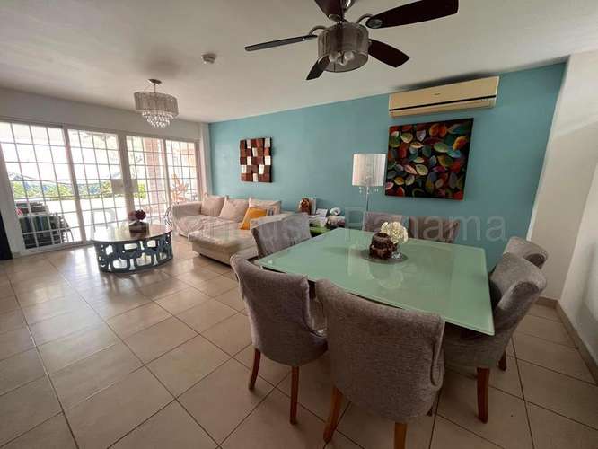 268626. Se vende casa amoblada, 4 recámaras, 4.5 baños, den, 300m