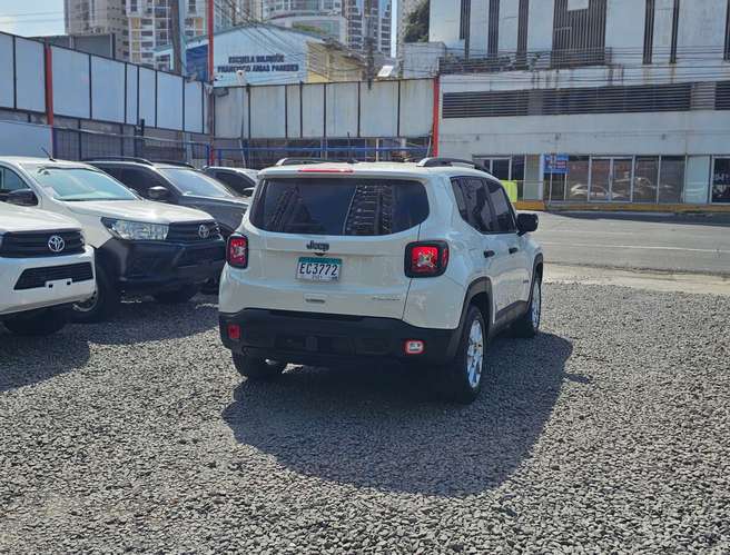 Jeep Renegade Sport 2022 - Imagen 5