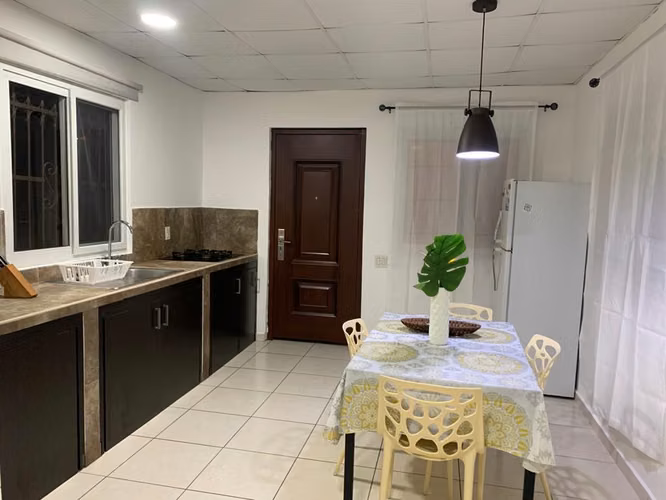 Alquilo apartamento amueblado en Villa Lucre servicios incluidos  - Imagen 1