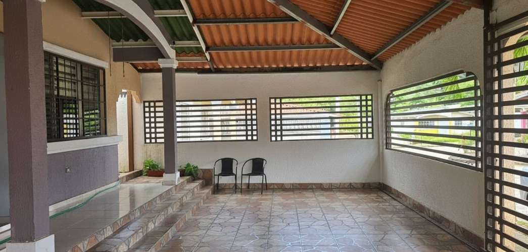 Alquile casa semiamoblada de 3 recámaras en Quintas del Pacífico, La Chorrera, con seguridad 24 horas