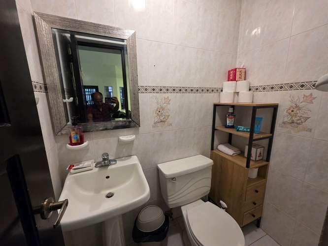 CASA 2R2.5B2P AMOBLADO LUJOSO EN FRENTE ESCUELA ISP BRISAS DE GOLF 1500 - Imagen 17