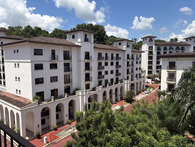 Vendo Exclusivo Apartamento en Embassy Village, Albrook