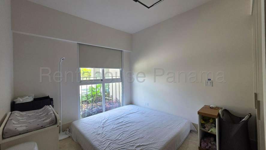 Venta Planta Baja Amoblada 3 Recamaras 342 m2 con Patio en Santa Maria - ALYC 26-5828