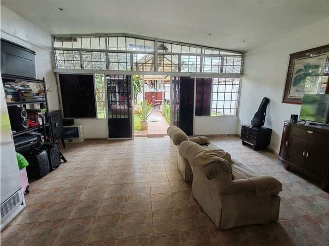 Vendo Casa Unifamiliar en Altos del Chase, Betania (AB) - Imagen 4