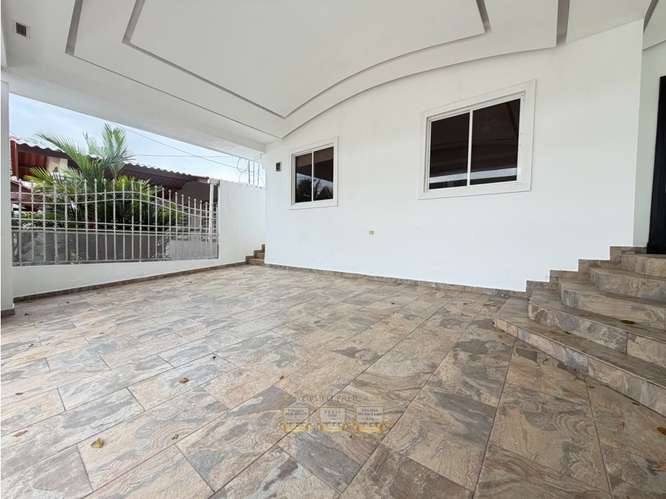 VENTA DE CASA EN BRISAS DEL GOLF REMODELADA
