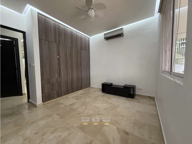 VENTA DE CASA EN BRISAS DEL GOLF REMODELADA