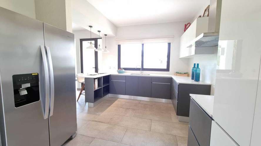 Venta de Casa en Altos de Panama Barrio Alto KF