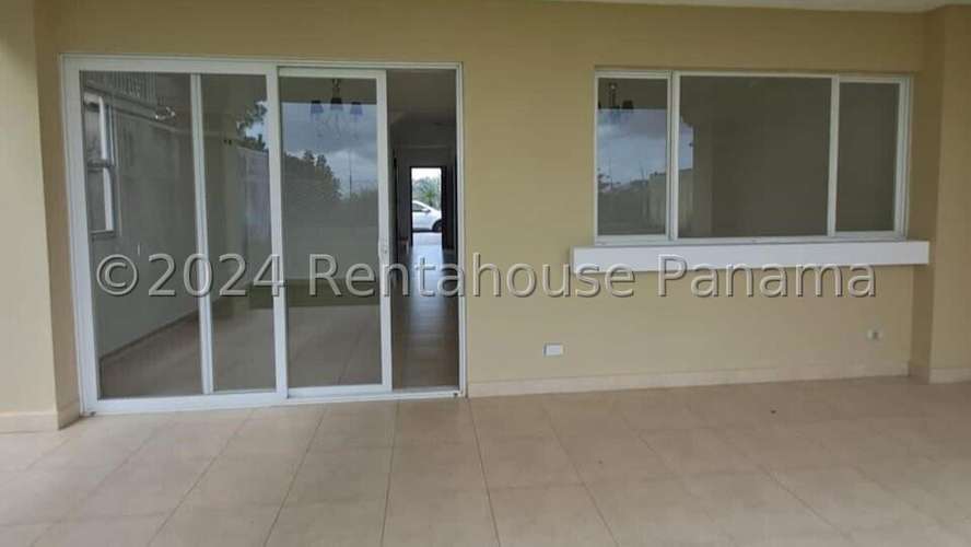Vendo Casa de 278.40m2 en Brisas Del Golf Villa ALta 24-7965SRZ