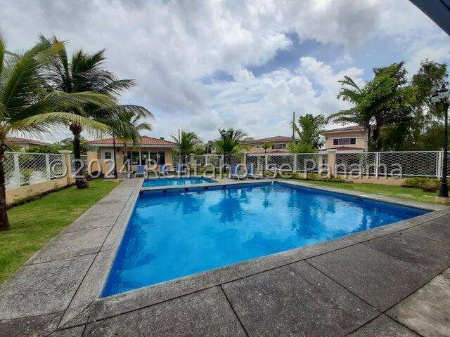 Vendo Casa de 278.40m2 en Brisas Del Golf Villa ALta 24-7965SRZ