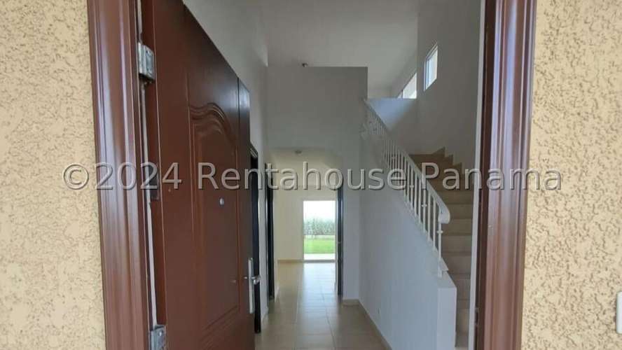 Vendo Casa de 278.40m2 en Brisas Del Golf Villa ALta 24-7965SRZ