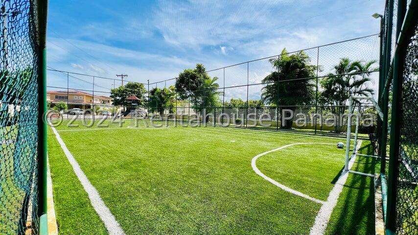 Vendo Casa de 278.40m2 en Brisas Del Golf Villa ALta 24-7965SRZ
