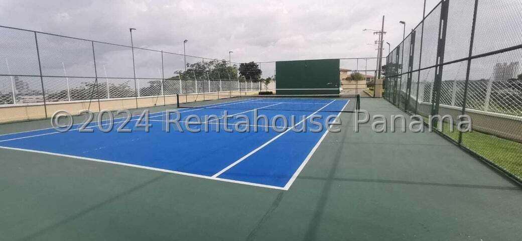 Vendo Casa de 278.40m2 en Brisas Del Golf Villa ALta 24-7965SRZ