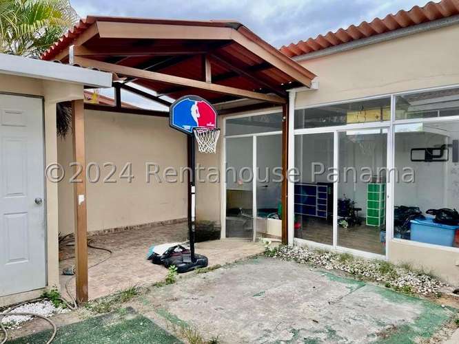 Vendo Casa de 273m2 en Brisas Del Golf 24-8001SRZ