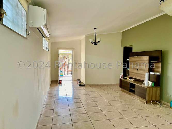 Vendo Casa de 273m2 en Brisas Del Golf 24-8001SRZ