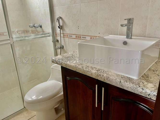 Vendo Casa de 273m2 en Brisas Del Golf 24-8001SRZ