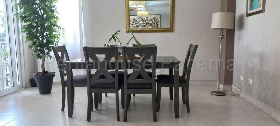 Vendo Casa de 380m2 en Brisas Del Golf Villa Alta 26-2047SRZ
