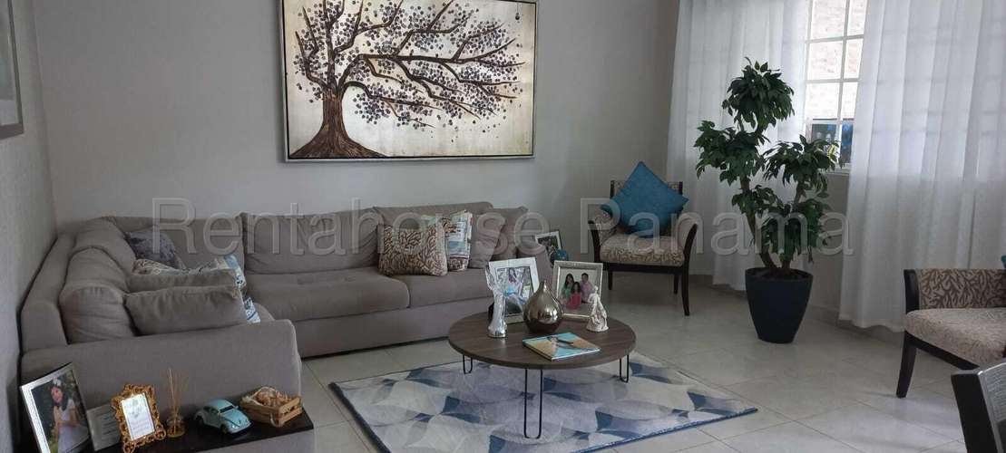 Vendo Casa de 380m2 en Brisas Del Golf Villa Alta 26-2047SRZ