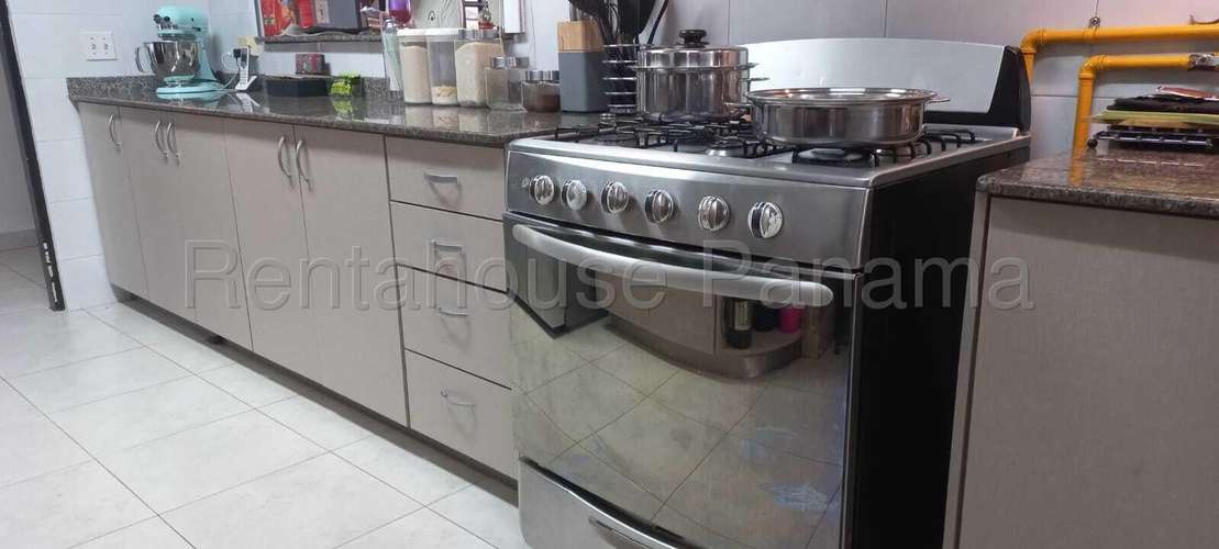 Vendo Casa de 380m2 en Brisas Del Golf Villa Alta 26-2047SRZ