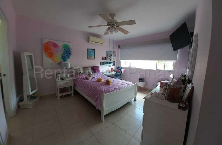Vendo Casa de 380m2 en Brisas Del Golf Villa Alta 26-2047SRZ