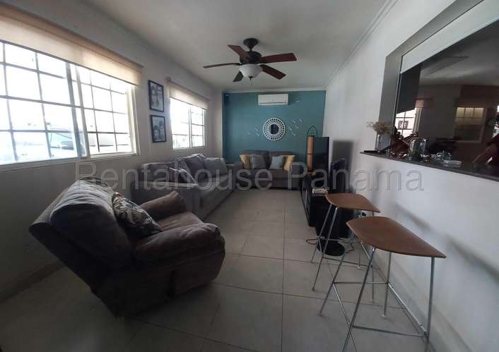 Vendo Casa de 380m2 en Brisas Del Golf Villa Alta 26-2047SRZ